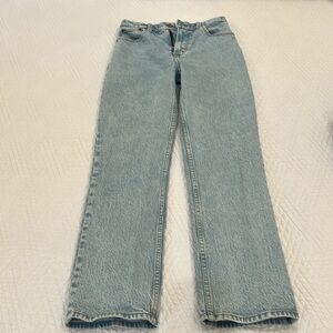 Abercrombie & Fitch- The 90s Straight Ultra High Rise